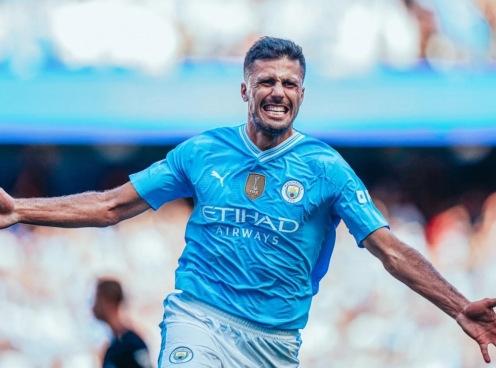 Rodri bất ngờ trở lại đội hình Man City