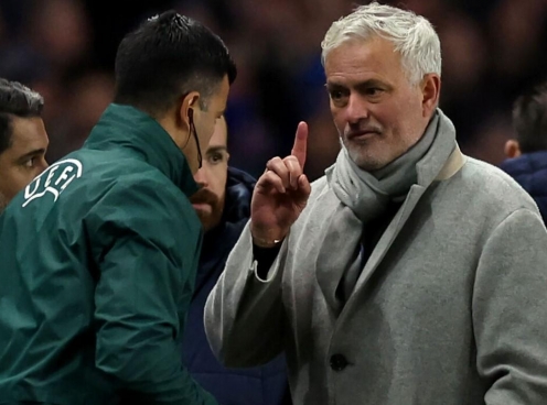 Mourinho nổi điên khi đội nhà bị 'cướp' 3 quả penalty