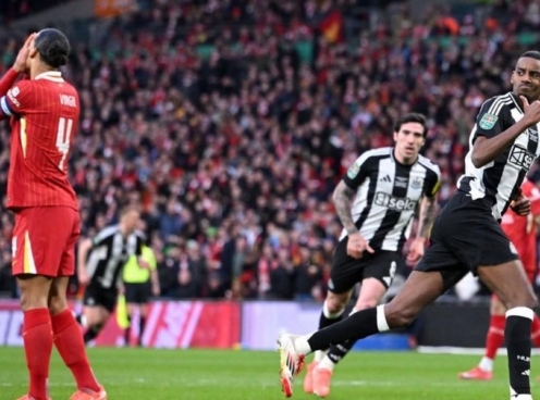 CĐV Liverpool bị chỉ trích vì hành động khi Newcastle vô địch