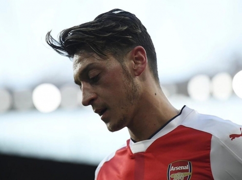 Mesut Ozil bị CLB cũ cấm tiệt