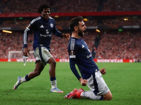Bruno chói sáng, MU đặt một chân vào chung kết Europa League