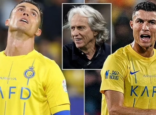 Đối thủ của Ronaldo sa thải HLV vô địch