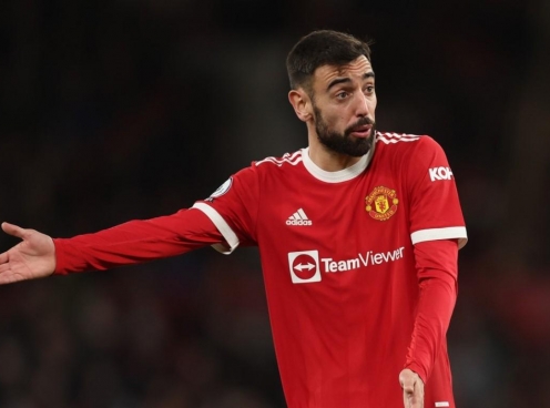 Bruno Fernandes gây tranh cãi trước thềm chung kết với Tottenham