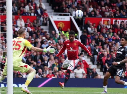 Thẻ đỏ định mệnh, Aston Villa tan mộng Champions League trước MU