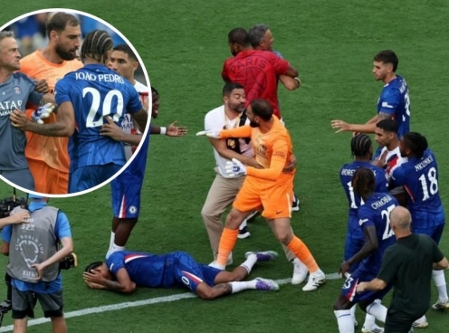 Enrique nổi điên, bóp cổ sao Chelsea sau trận thua bẽ bàng