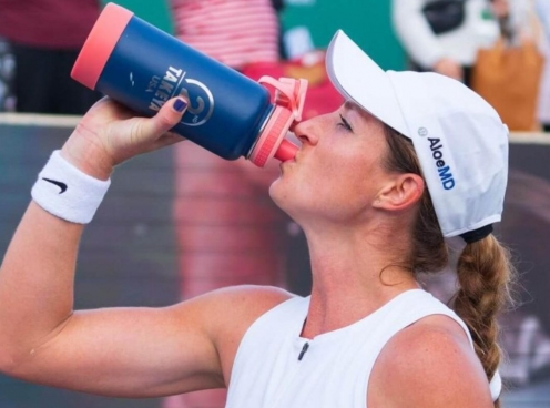 Cảnh báo nguy cơ đột quỵ khi chơi pickleball trong sân máy lạnh