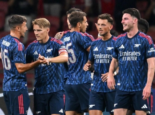 Saka tỏa sáng, Arsenal thắng nhẹ AC Milan trong trận giao hữu tại Singapore 
