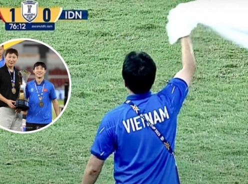 Hé lộ chiến thuật vẫy khăn trắng của trợ lý U23 Việt Nam trước Indonesia