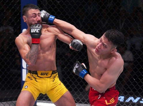 Quang Lê thua đáng tiếc trong trận ra mắt UFC