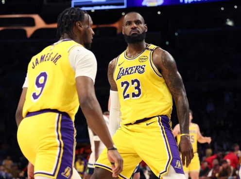 LeBron James và con trai tạo nên lịch sử 'có một không hai' tại NBA