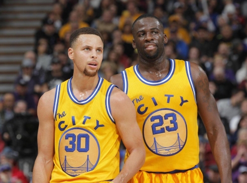 Stephen Curry và Draymond Green dính chấn thương