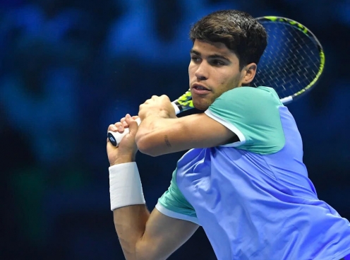 ATP Finals: Carlos Alcaraz vẫn còn hy vọng vào bán kết