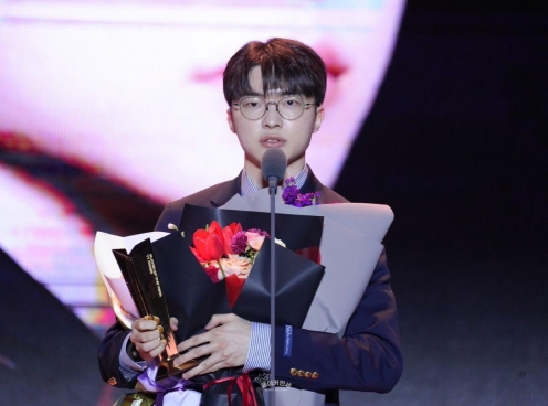 Faker thừa nhận một điều sau khi cùng T1 thâu tóm LCK Awards 2024