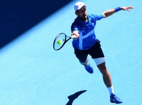 Djokovic bỏ cuộc, Zverev lọt chung kết Australian Open 2025