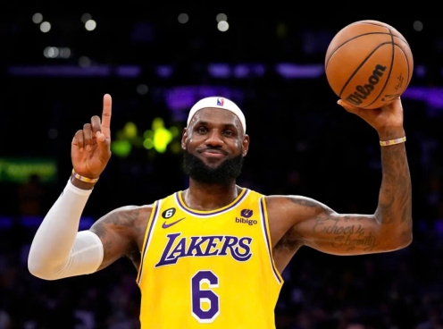 LeBron James thiết lập kỉ lục NBA ở tuổi 40