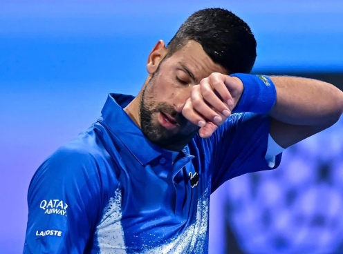 Djokovic khiến người hâm mộ lo lắng