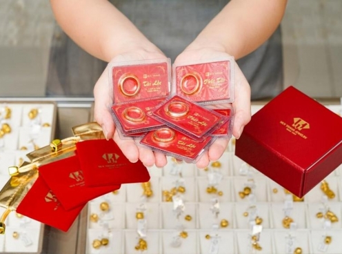 Giá vàng hôm nay trưa 1/5: SJC, DOJI có 'biến'