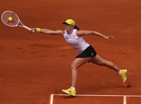 Swiatek thua 'muối mặt' tại bán kết Madrid Open