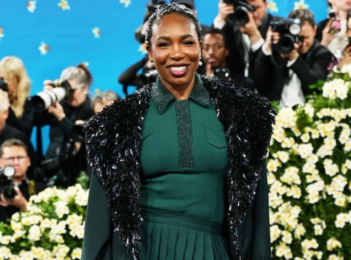Huyền thoại quần vợt 'đốt cháy' thảm đỏ Met Gala 2025