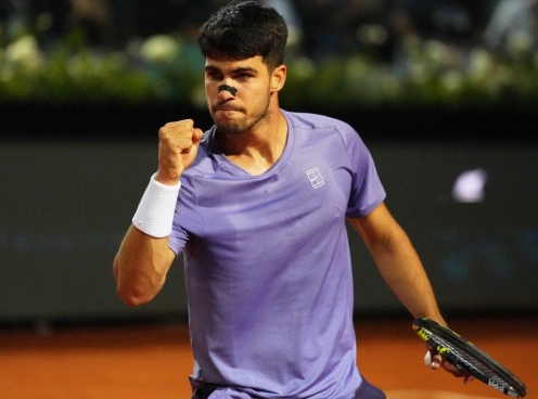 Alcaraz, Zverev vào vòng 1/8 Rome Masters