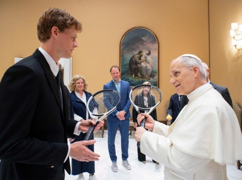 Jannik Sinner gặp gỡ Tân Giáo hoàng