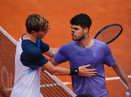 Alcaraz vào bán kết Rome Masters, Zverev và Sabalenka bất ngờ dừng bước