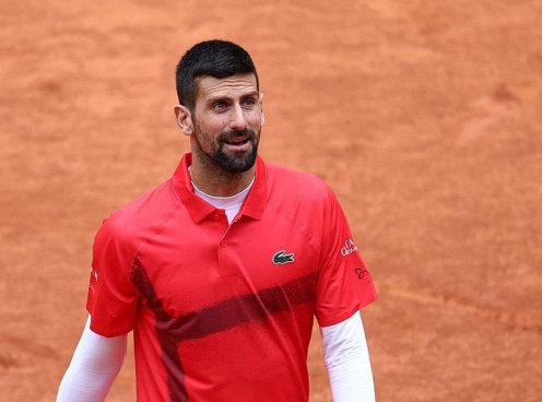 Medvedev gây thất vọng, Djokovic khởi đầu suôn sẻ tại Roland Garros