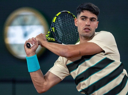Alcaraz chật vật giành vé vào vòng 4 Roland Garros