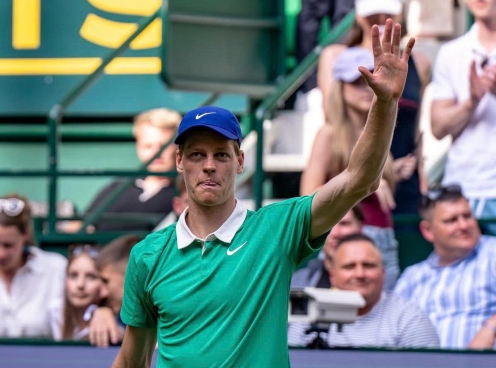 Bị loại sớm ở Halle, Sinner quyết tâm chuẩn bị kỹ cho Wimbledon