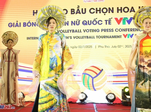 Các ứng viên hoa khôi bóng chuyền VTV Cup 2025 diện áo dài, đi catwalk
