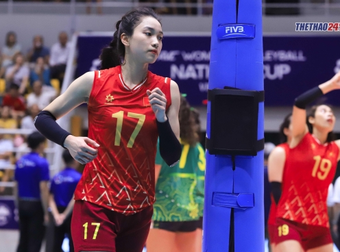 Bộ đôi tuyển thủ bóng chuyền nữ Việt Nam thả dáng cực xinh tại Thượng Hải