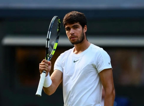 Zverev dằn mặt Alcaraz và Sinner