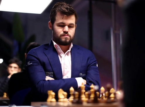 Vua cờ Magnus Carlsen tuyên chiến với Ronaldo