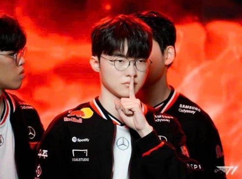 Cả thế giới đổi thay, chỉ mình Faker không rời T1