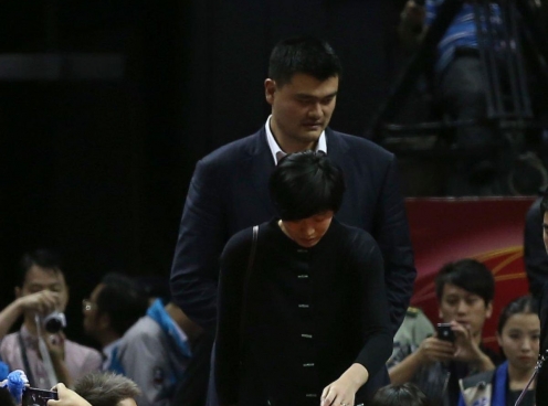 Vợ khổng lồ bóng rổ Yao Ming sợ chuyện giường chiếu của chồng
