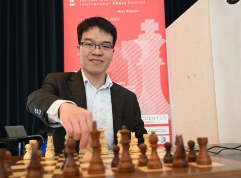 3 lần vượt mặt cao thủ Trung Quốc, Lê Quang Liêm đăng quang danh hiệu cao quý ở trời Âu