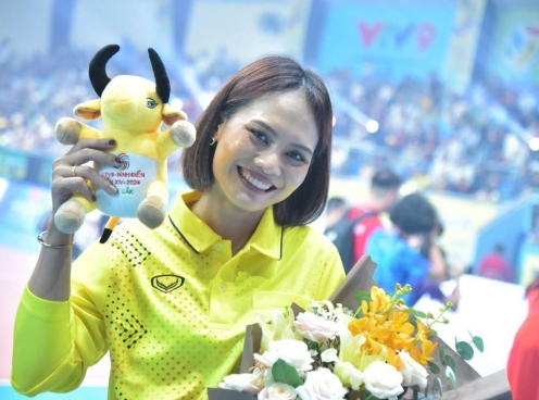 Nhan sắc nữ trọng tài Thái Lan gây sốt ở Cúp VTV9 - Bình Điền 2024