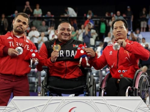 Giành HCĐ Paralympic 2024, Lê Văn Công nhận thưởng nóng hàng trăm triệu đồng