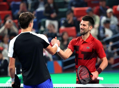 Bại tướng 19 tuổi của Djokovic ở Thượng Hải Masters từng bắt cá hai tay