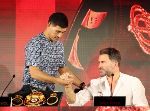 Ông bầu Eddie Hearn: 'Bivol thua Beterbiev quả là một trò hề'