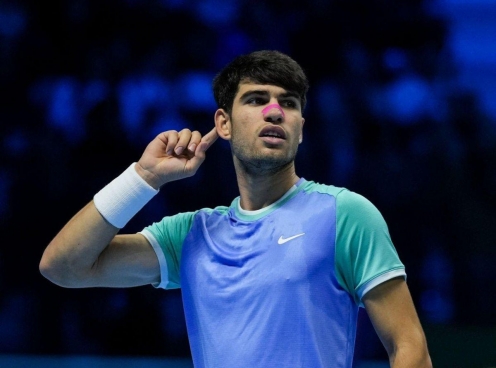 Chấp 50% sức mạnh, Alcaraz vẫn hạ gọn Rublev ở ATP Finals 2024