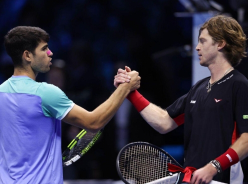 Kết quả tennis 13/11: Alcaraz thắng trận đầu tiên ở ATP Finals