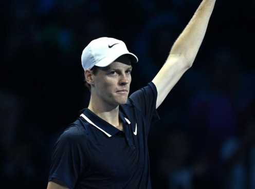 Lần thứ 5 thắng Medvedev năm 2024, Sinner thẳng tiến bán kết ATP Finals