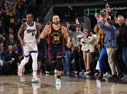 Stephen Curry ném quả 3 điểm thứ 4000, đi vào lịch sử NBA