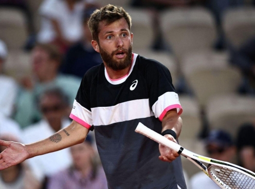 Ngôi sao tennis Pháp bị đối thủ đe dọa tính mạng trên sân
