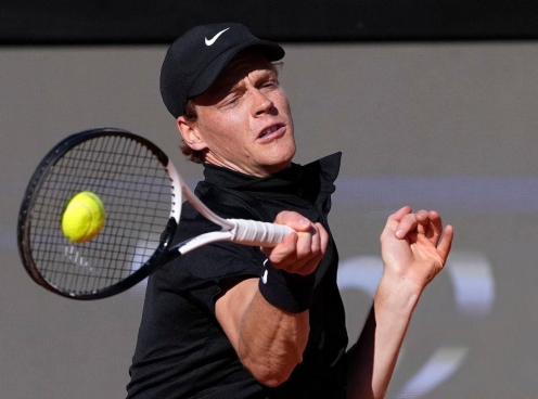 Sinner thắng dễ 'đối mềm', gặp đá tảng ở vòng 4 Rome Masters 2025