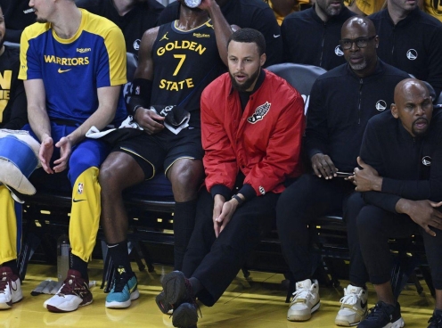 Stephen Curry tiếp tục ngồi ngoài, Golden State Warriors nguy cơ đi 'nghỉ mát' sớm