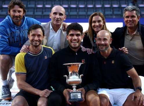 'Nghiền nát' Sinner, Alcaraz lần đầu đăng quang Rome Masters