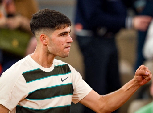 Trình làng tóc mới, Alcaraz thắng đậm ở vòng 2 Roland Garros 2025