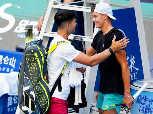 Huyền thoại tennis chỉ thẳng cái tên đủ khả năng bắt kịp Alcaraz, Sinner